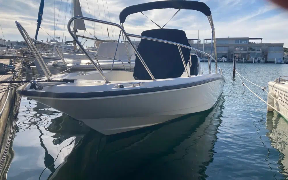 slider 1 Boston Whaler 230 Dauntless