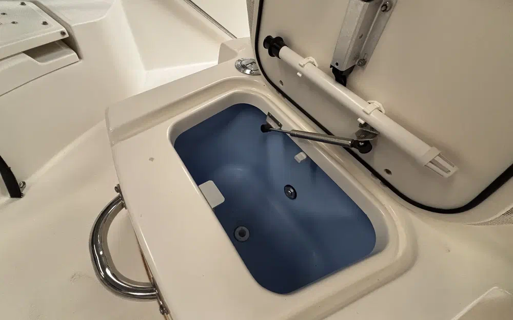 slider 22 Boston Whaler 230 Dauntless