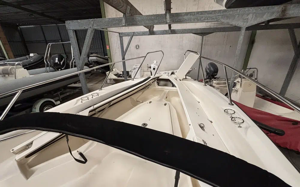 slider 27 Boston Whaler 230 Dauntless