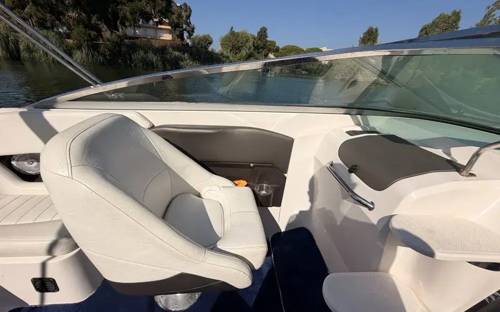 slider 20 Regal 2250 Cuddy