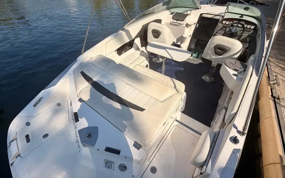 slider 6 Regal 2250 Cuddy