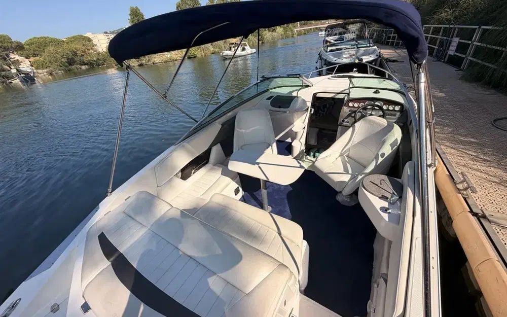 slider 7 Regal 2250 Cuddy