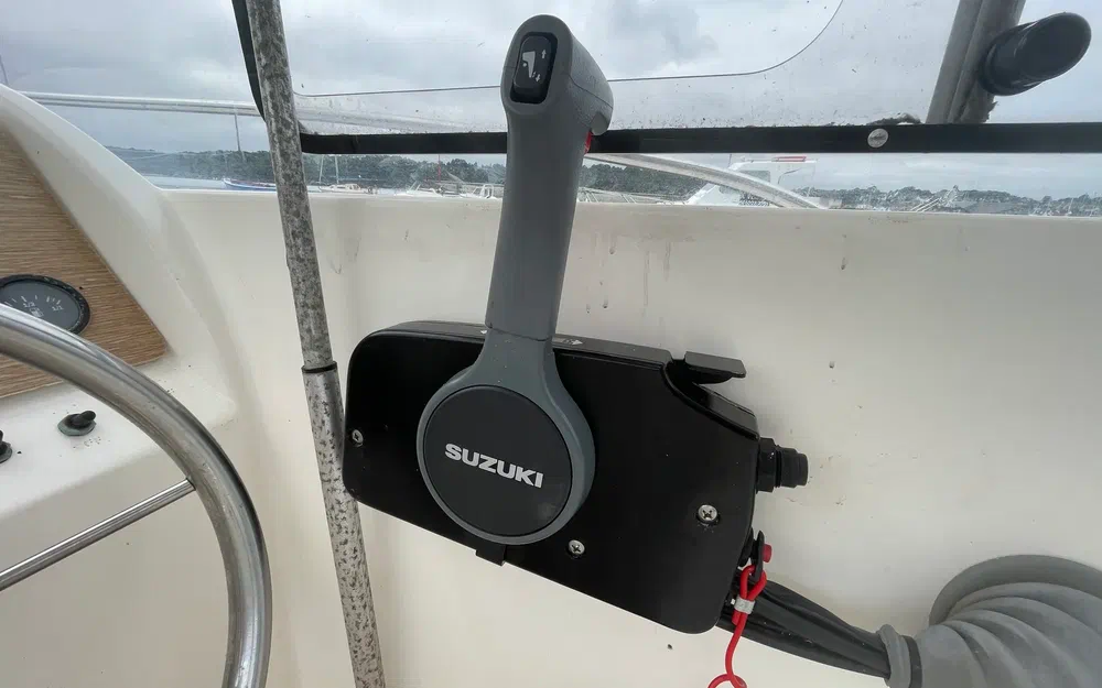 slider 12 Jeanneau Merry Fisher 585