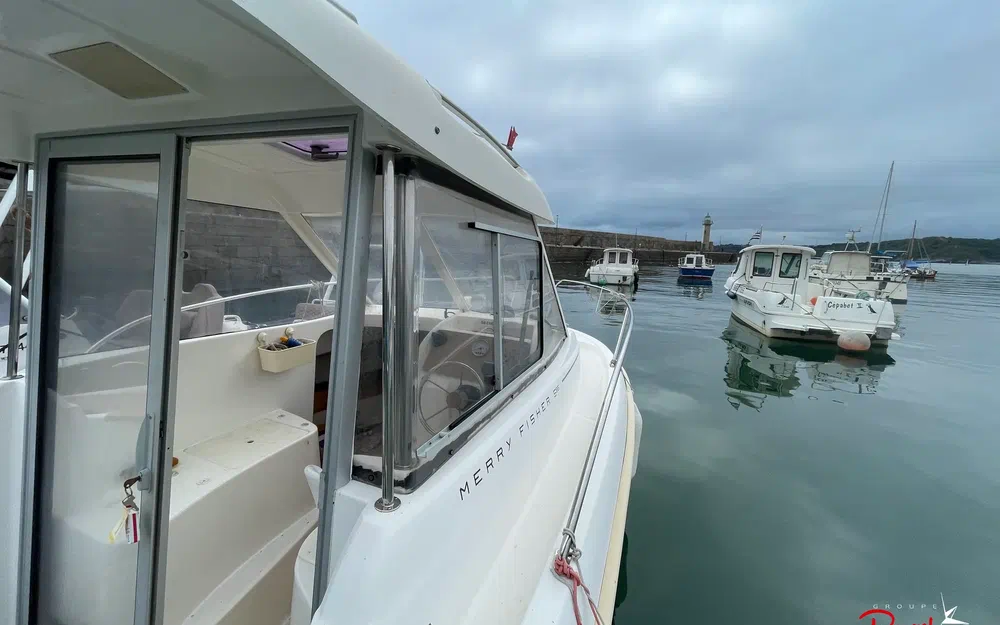 slider 8 Jeanneau Merry Fisher 585
