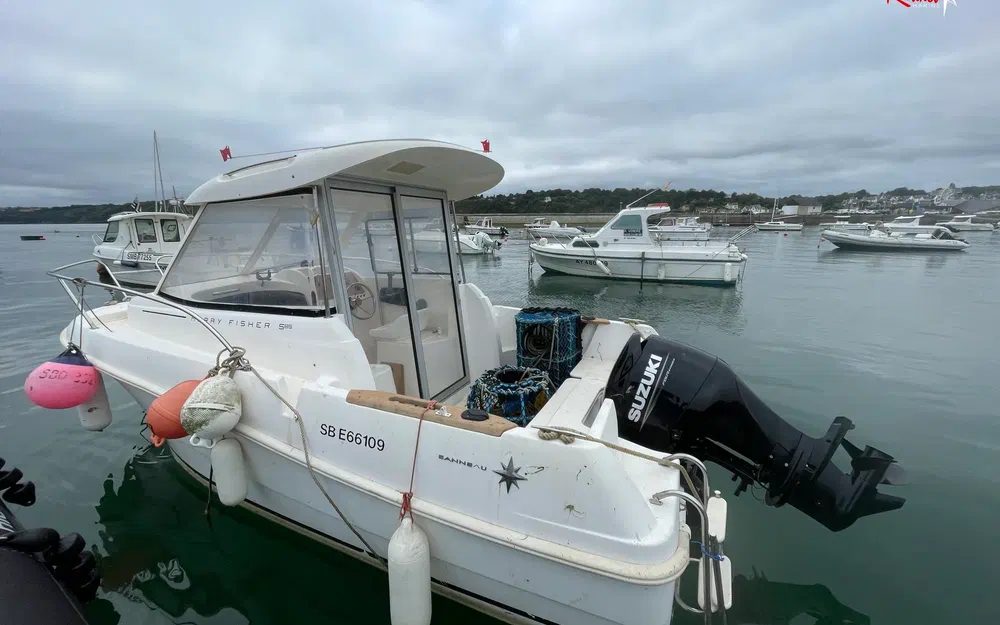slider 1 Jeanneau Merry Fisher 585