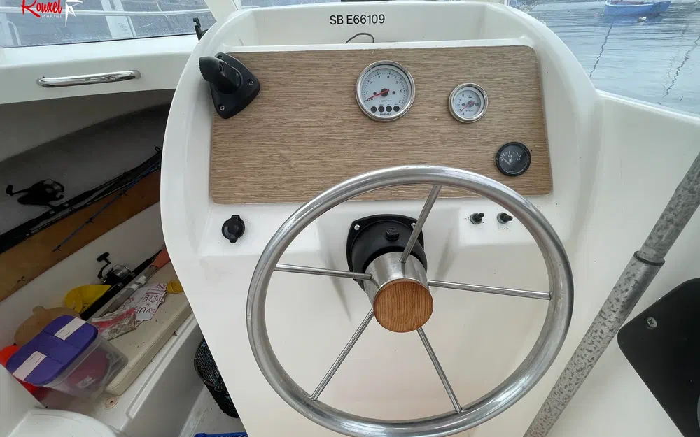 slider 10 Jeanneau Merry Fisher 585