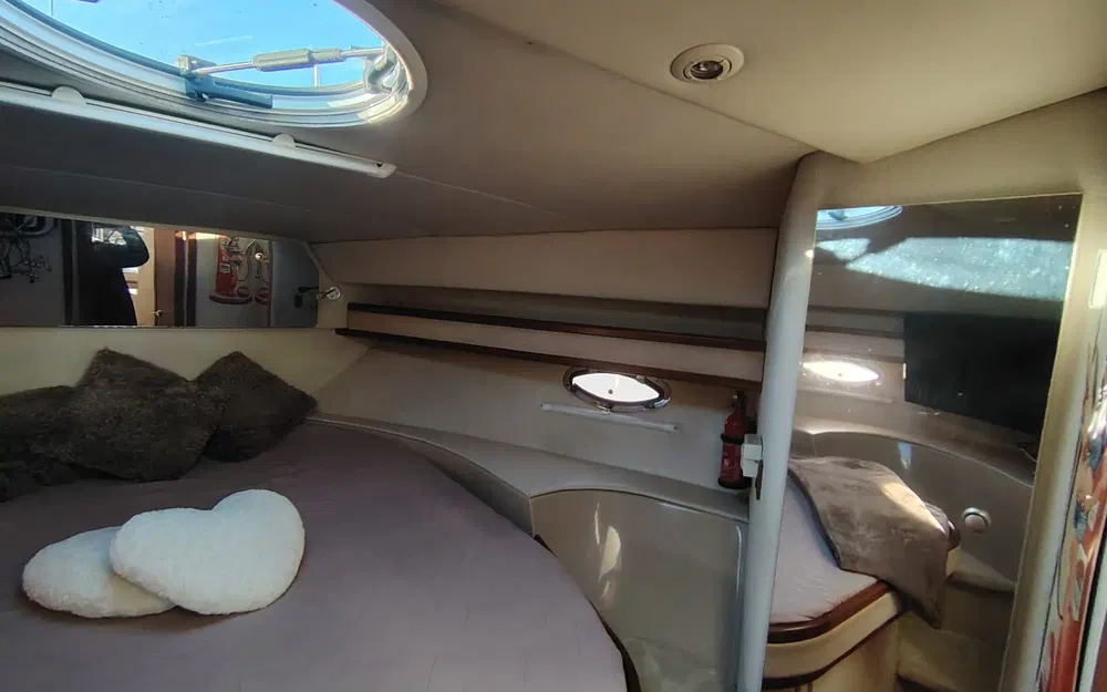 slider 10 Cruisers Yachts 3585 Flybridge