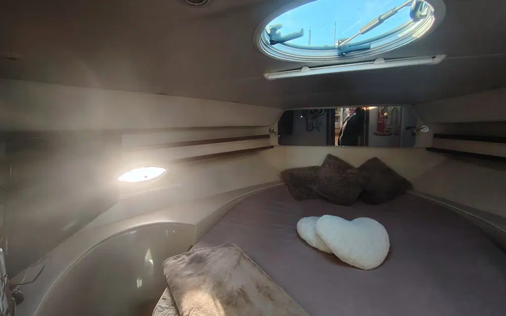 slider 12 Cruisers Yachts 3585 Flybridge