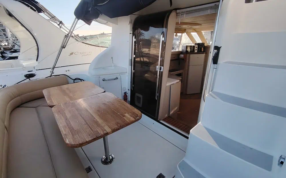 slider 2 Cruisers Yachts 3585 Flybridge