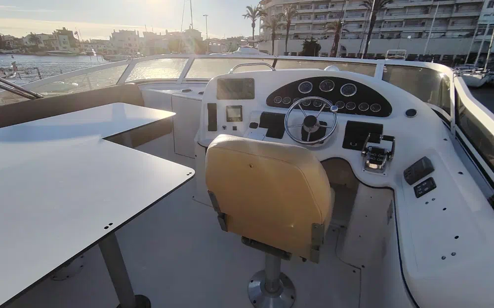 slider 3 Cruisers Yachts 3585 Flybridge