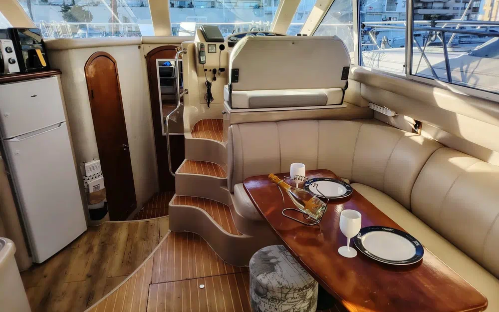 slider 5 Cruisers Yachts 3585 Flybridge