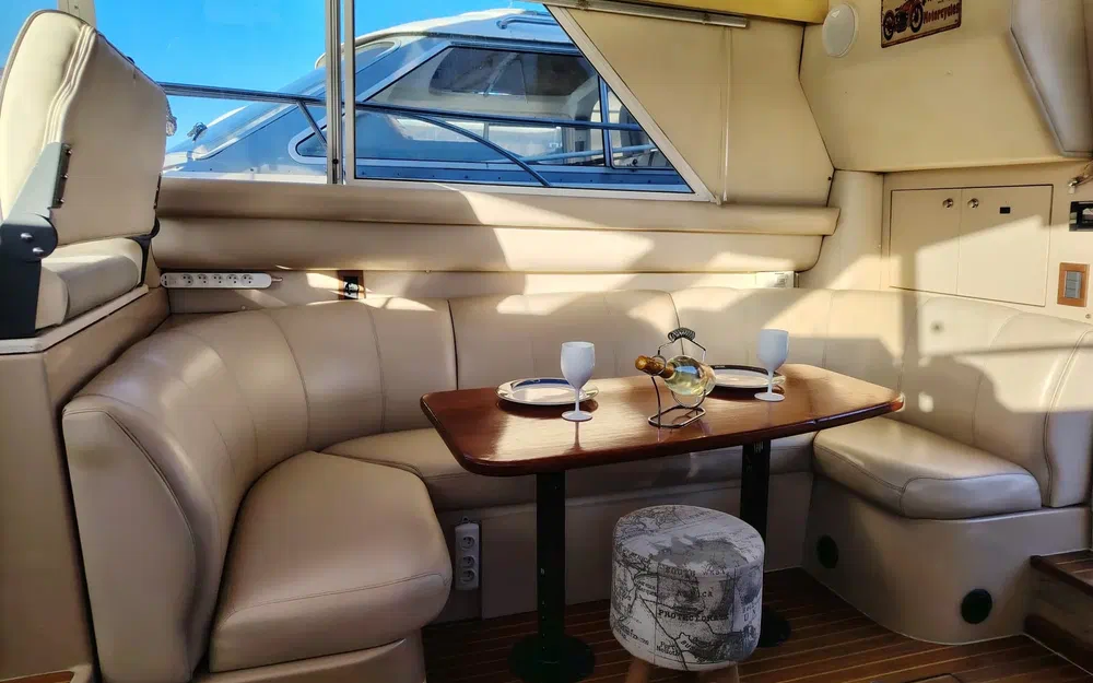 slider 6 Cruisers Yachts 3585 Flybridge