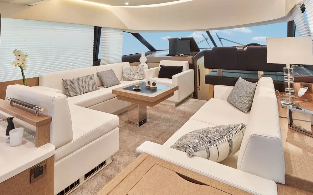 slider 4 Prestige Yachts 500 Fly