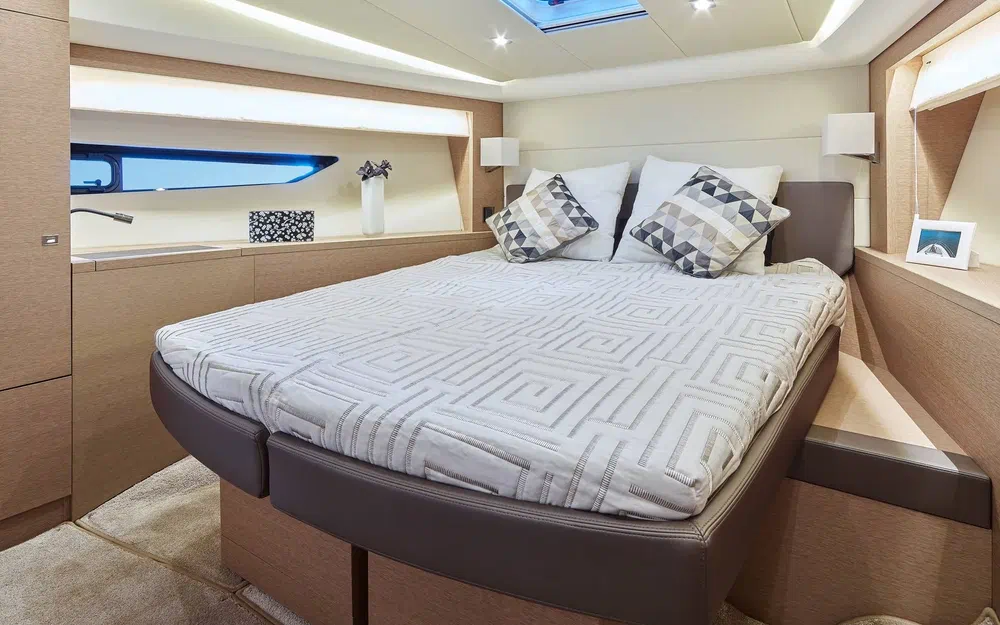 slider 9 Prestige Yachts 500 Fly