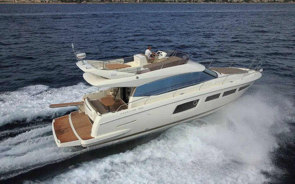 slider 0 Prestige Yachts 500 Fly