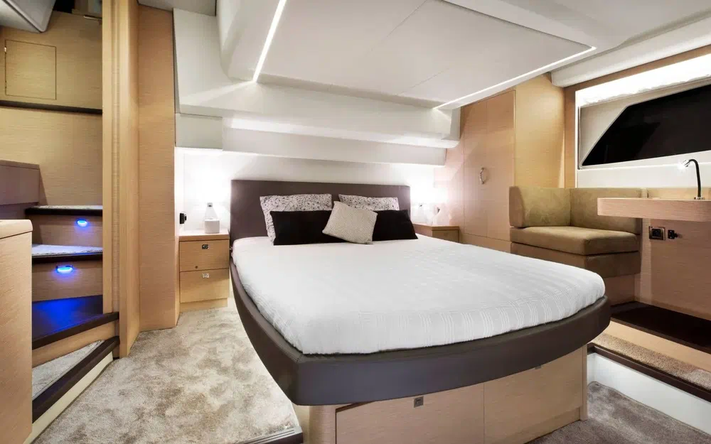 slider 8 Prestige Yachts 500 Fly