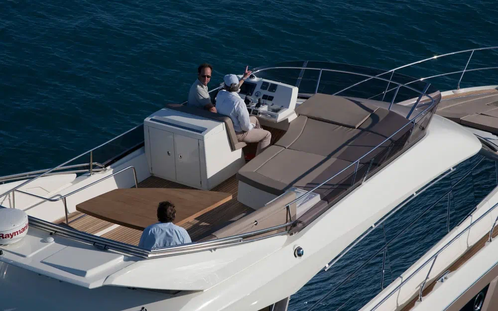 slider 2 Prestige Yachts 500 Fly