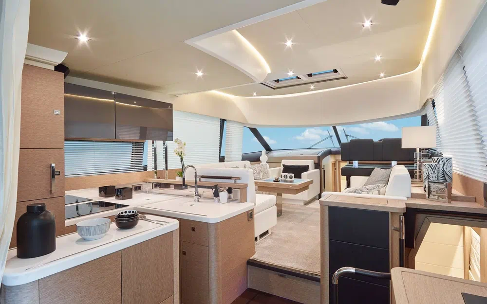 slider 3 Prestige Yachts 500 Fly
