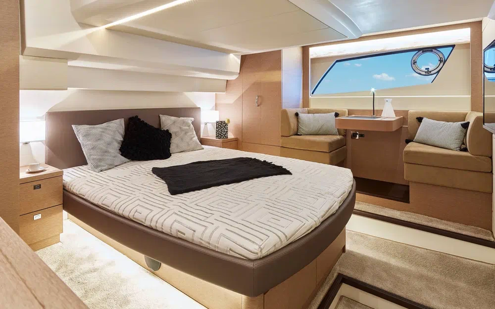 slider 7 Prestige Yachts 500 Fly