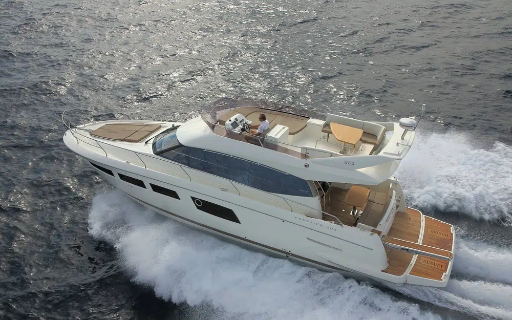 slider 1 Prestige Yachts 500 Fly