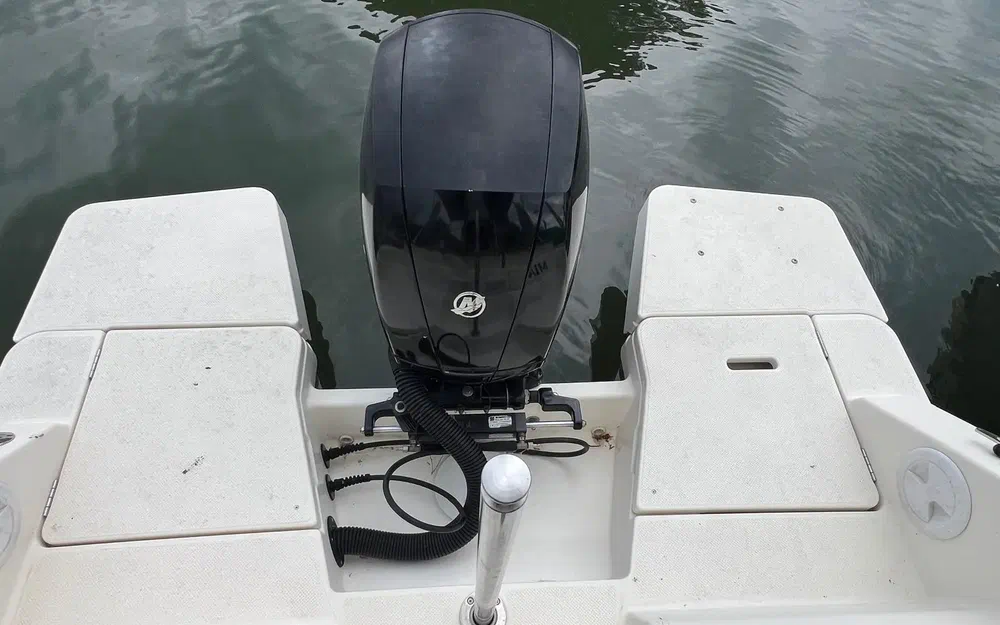 slider 10 Quicksilver 605 Sundeck