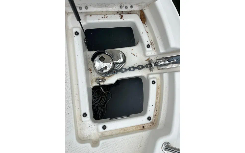 slider 13 Quicksilver 605 Sundeck