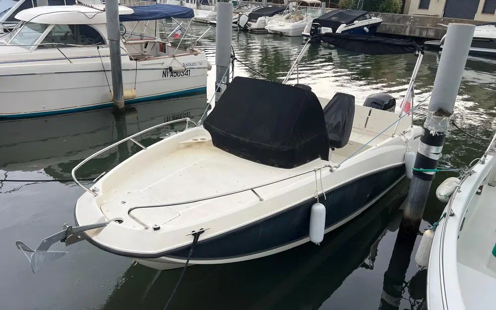 slider 1 Quicksilver 605 Sundeck