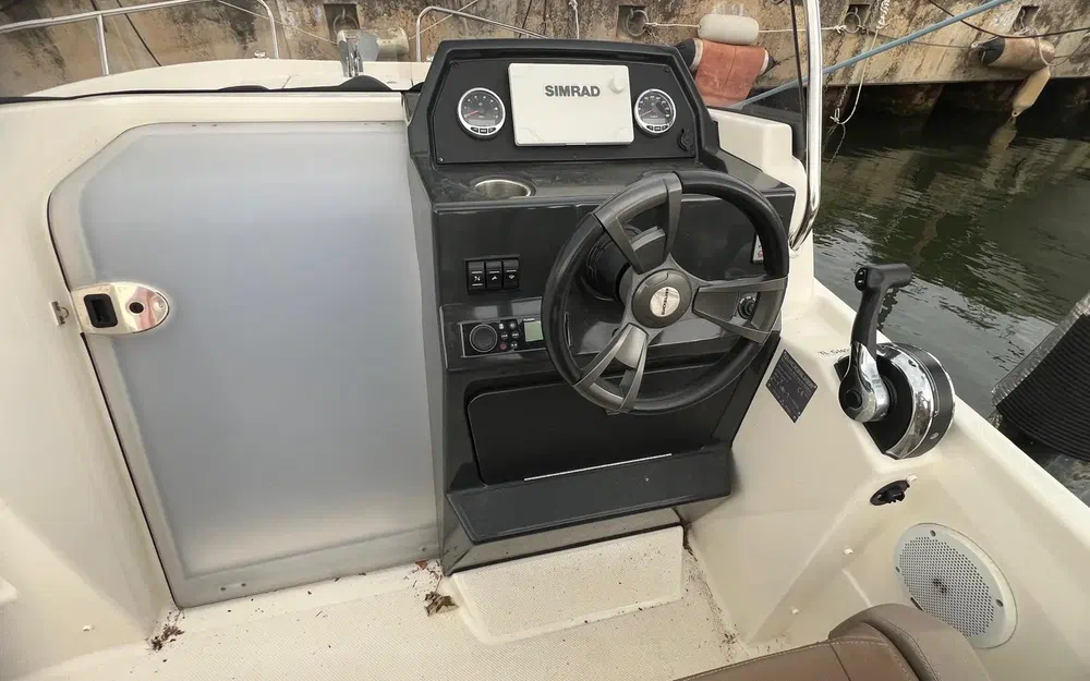 slider 4 Quicksilver 605 Sundeck