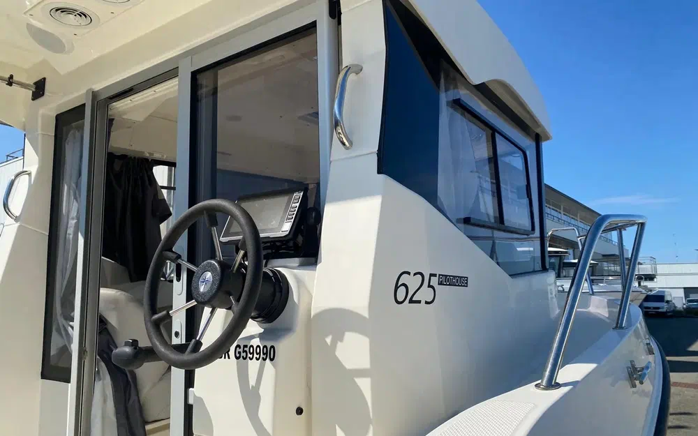 slider 11 Quicksilver 625 pilothouse