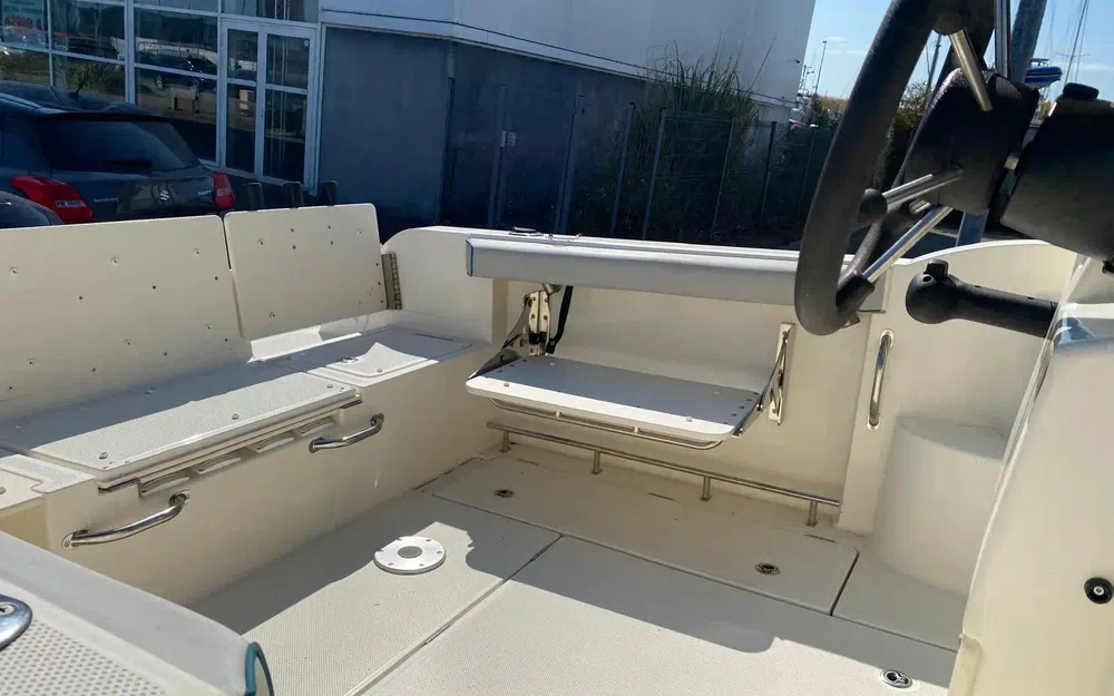 slider 13 Quicksilver 625 pilothouse