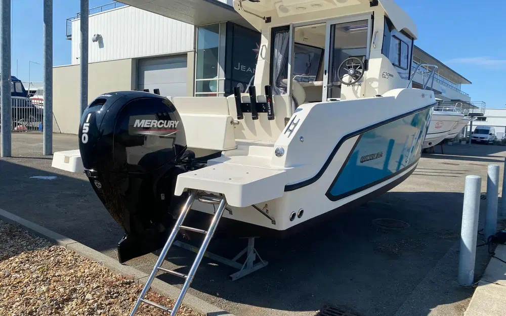 slider 1 Quicksilver 625 pilothouse