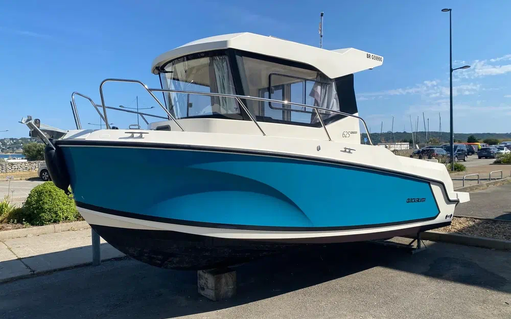slider 5 Quicksilver 625 pilothouse