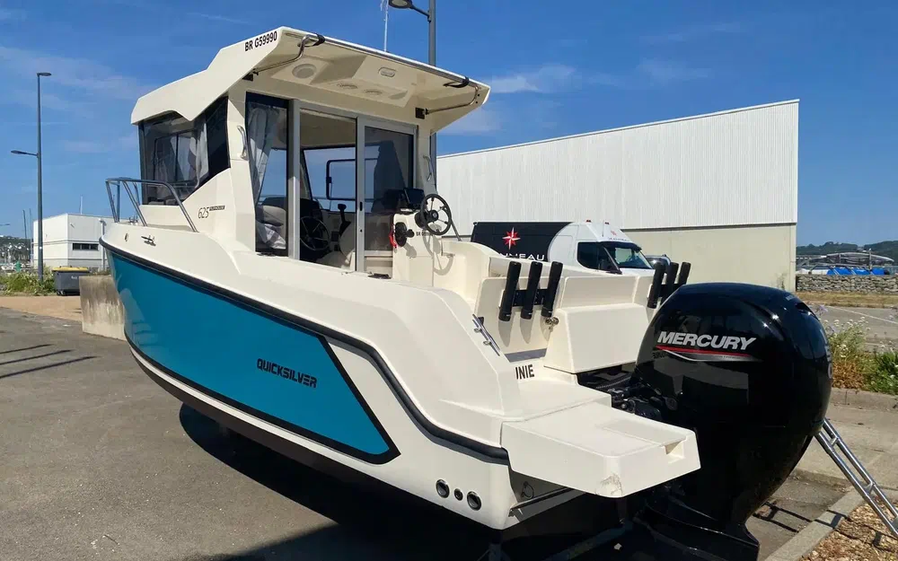 slider 6 Quicksilver 625 pilothouse