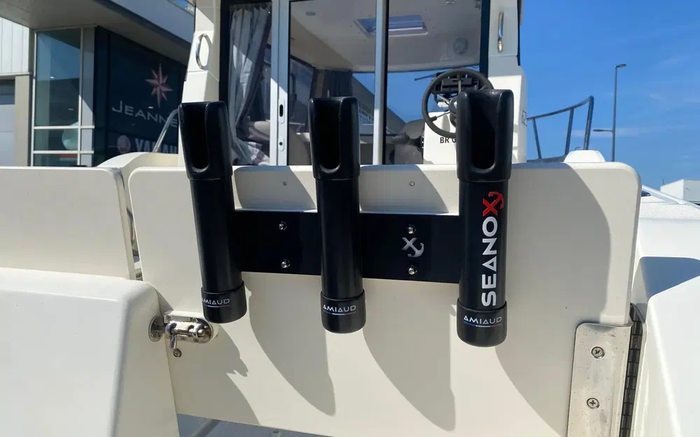 slider 7 Quicksilver 625 pilothouse