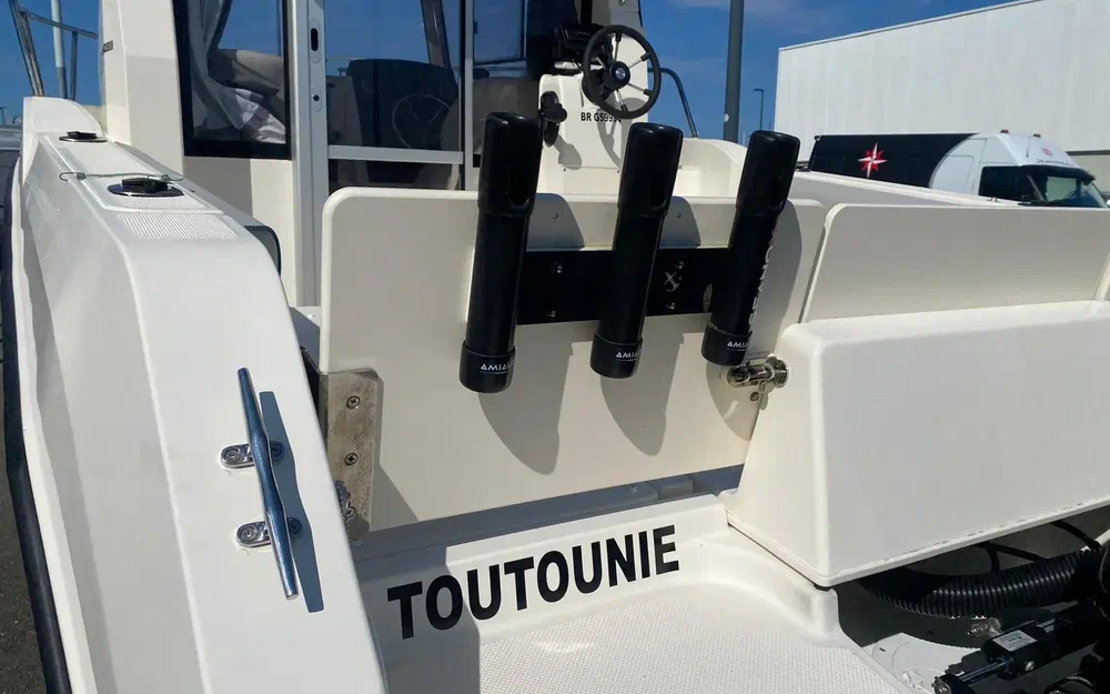 slider 8 Quicksilver 625 pilothouse