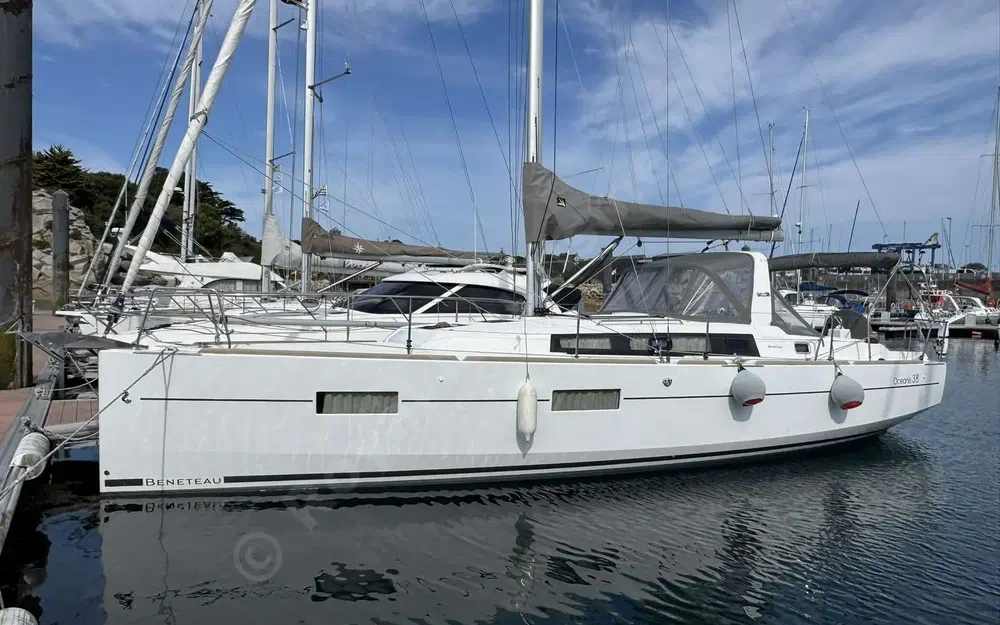 slider 0 Beneteau Oceanis 38