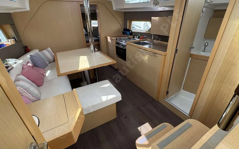 slider 11 Beneteau Oceanis 38