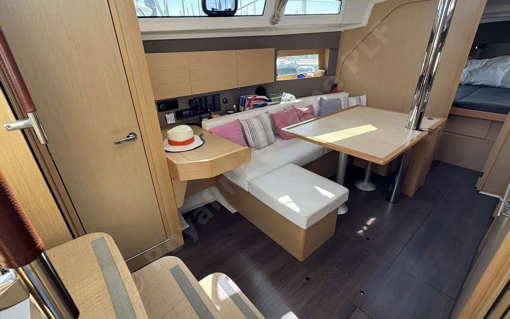 slider 12 Beneteau Oceanis 38