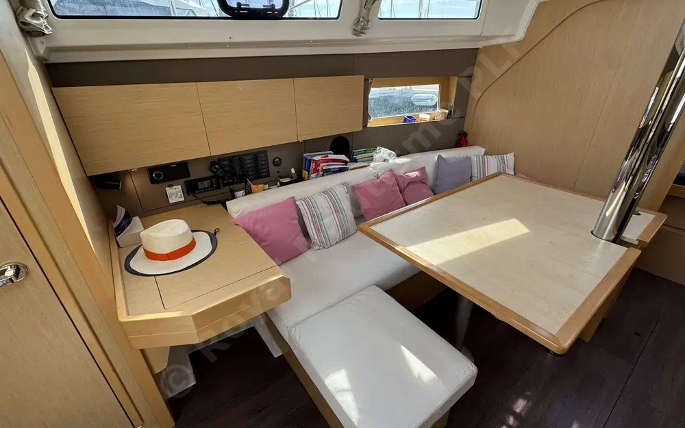 slider 17 Beneteau Oceanis 38