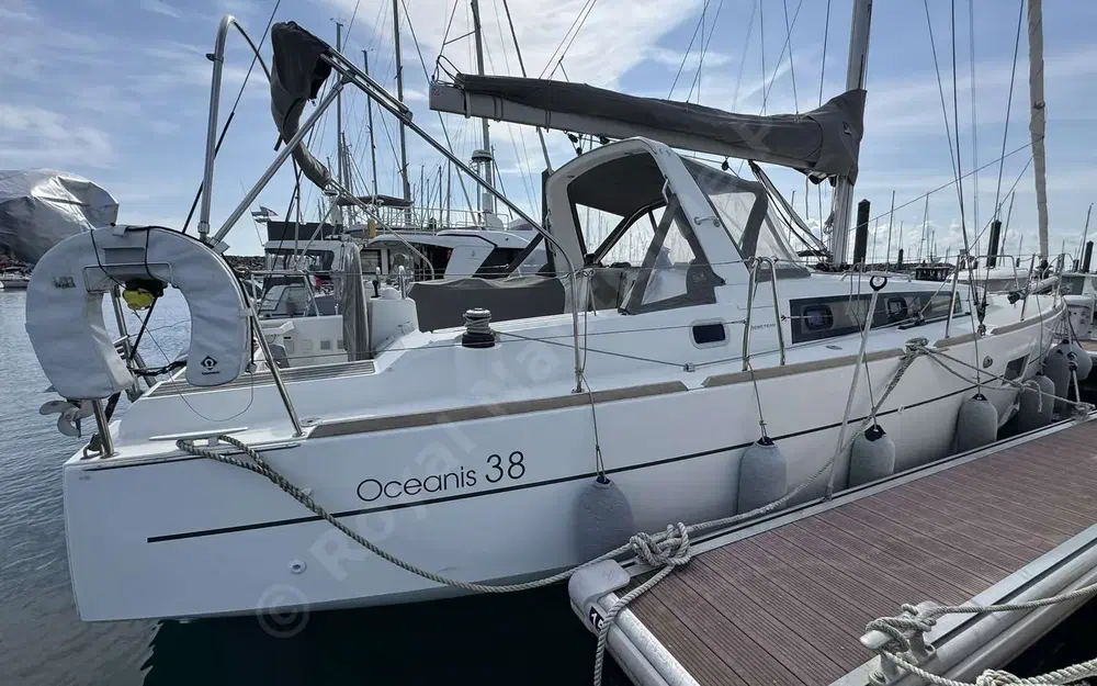 slider 3 Beneteau Oceanis 38