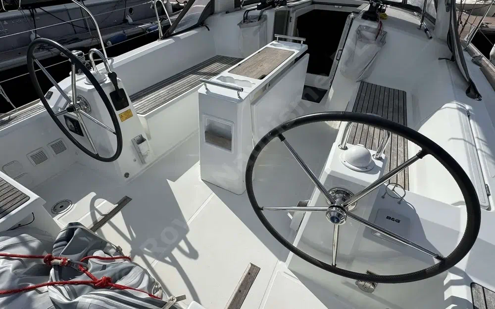 slider 7 Beneteau Oceanis 38