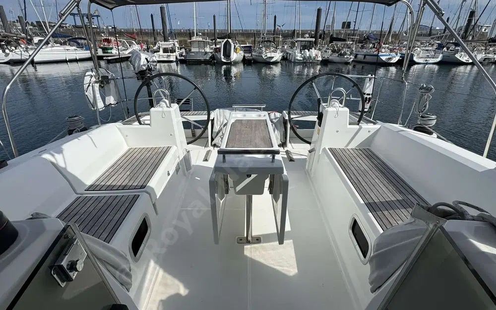 slider 8 Beneteau Oceanis 38