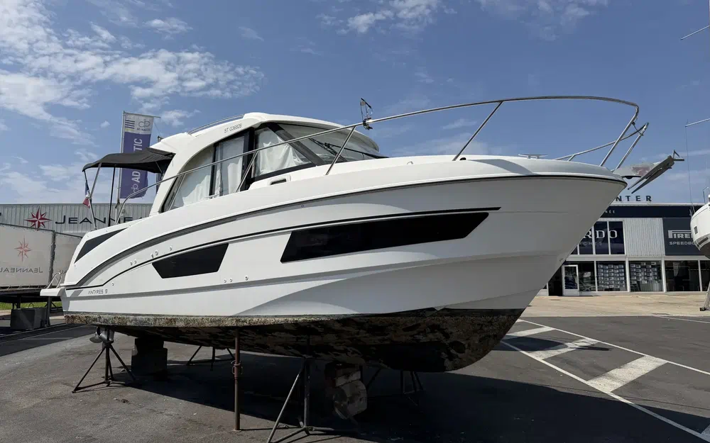 slider 0 Beneteau Antares 9 OB