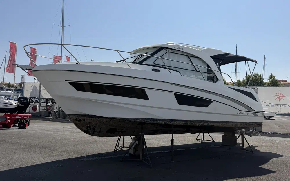 slider 1 Beneteau Antares 9 OB