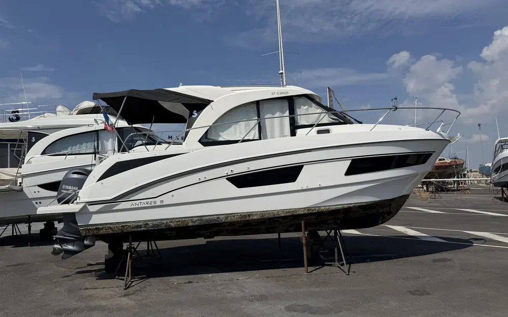 slider 2 Beneteau Antares 9 OB