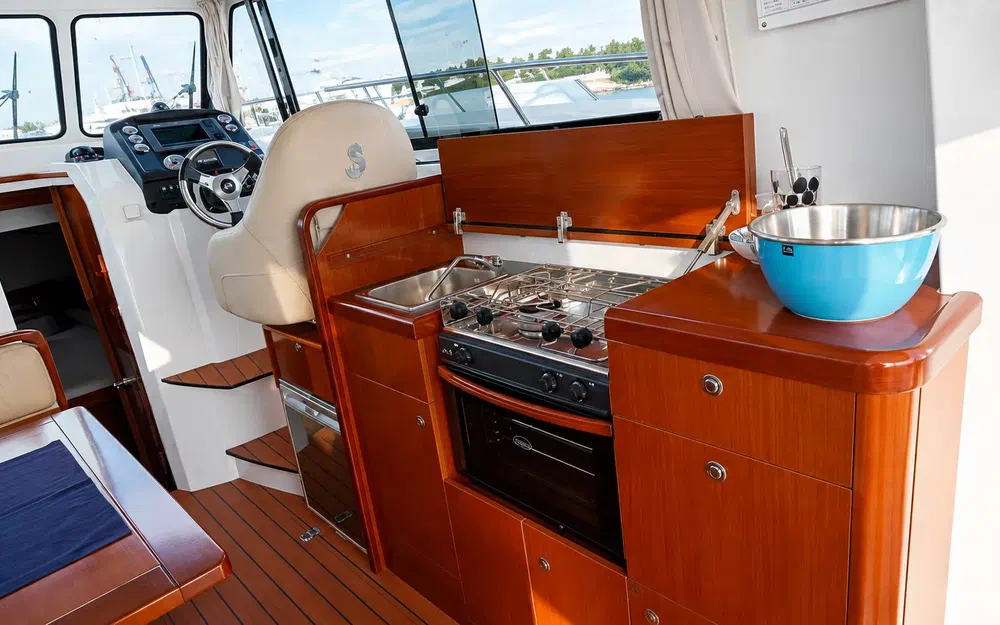 slider 9 Beneteau Antares 30