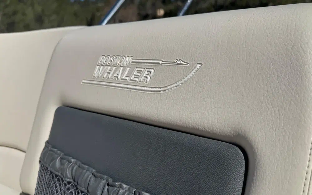 slider 16 Boston Whaler 270 Vantage