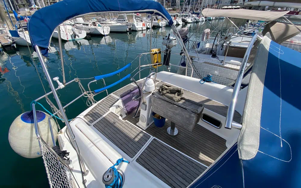 slider 8 Dufour 325
