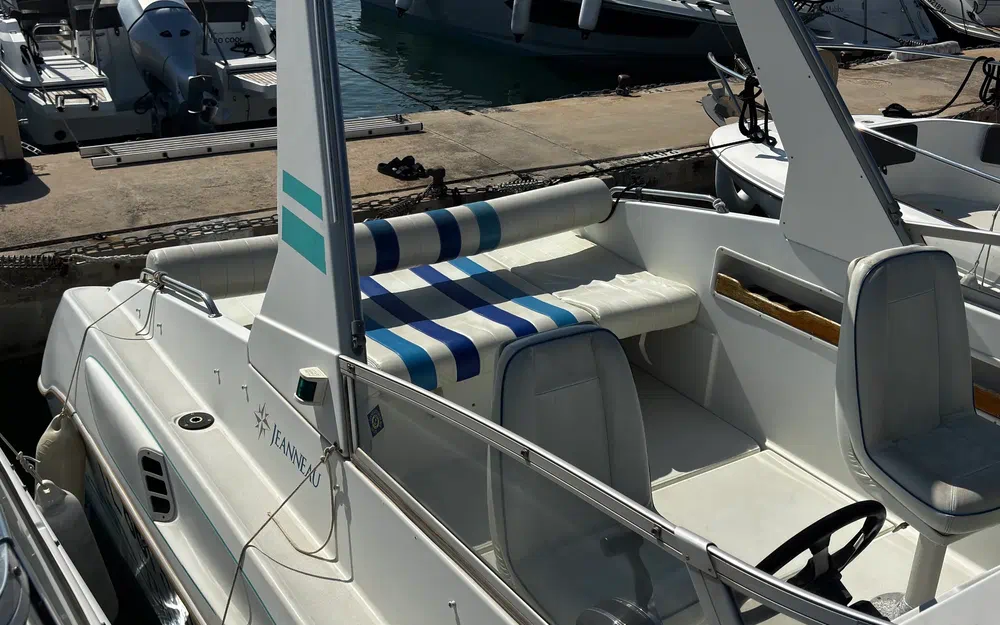 slider 3 Jeanneau Leader 735