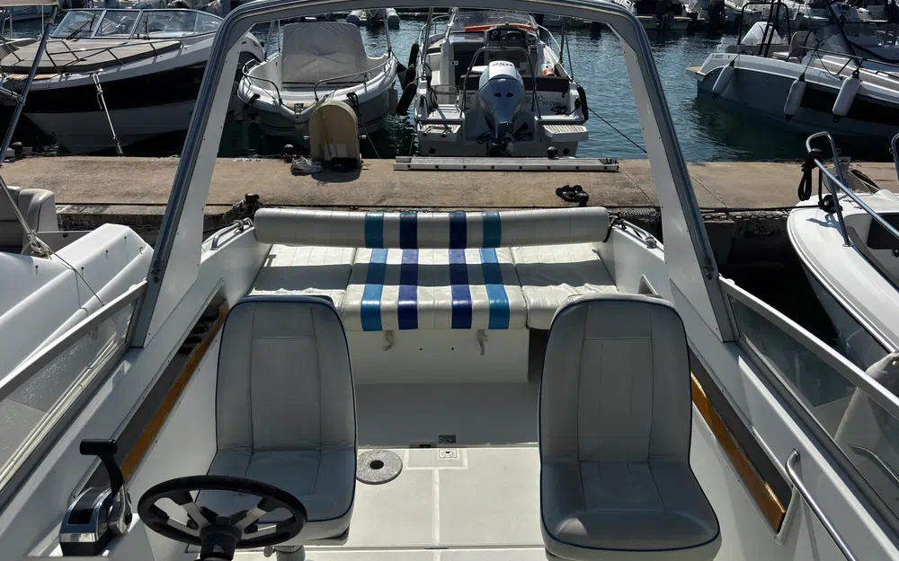 slider 7 Jeanneau Leader 735